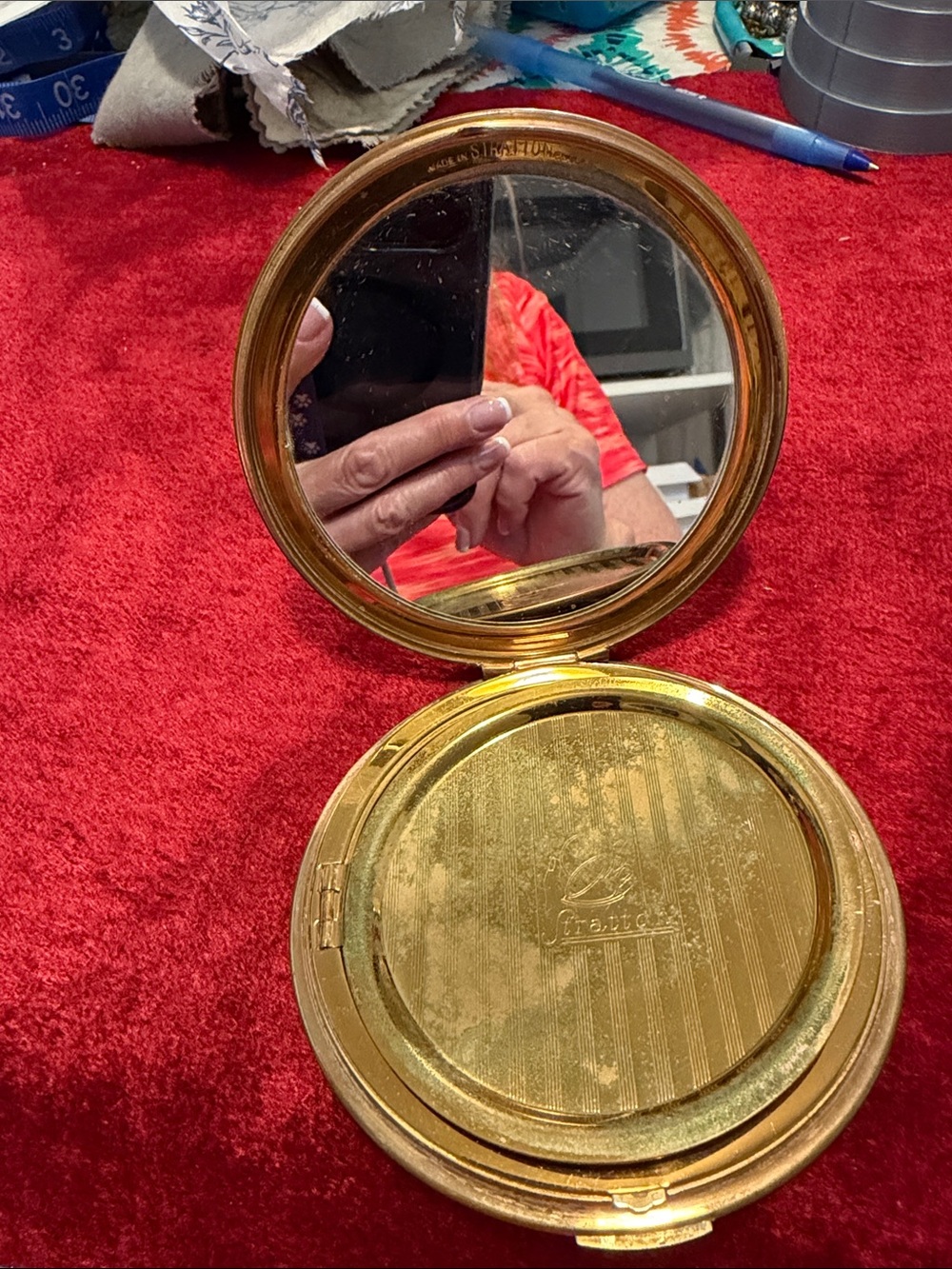 Vintage Stratton Gold Compact Mirror with Decorative Interior no powder left